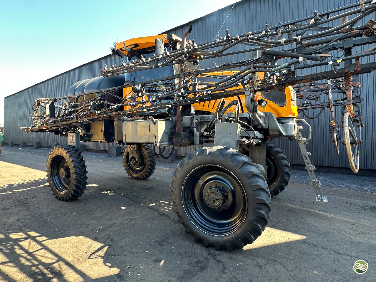 PULVERIZADOR VALTRA BS 3120 GRAOS Tração 4x4 Sucatão Tratores e Peças IBIPORA PARANÁ PR